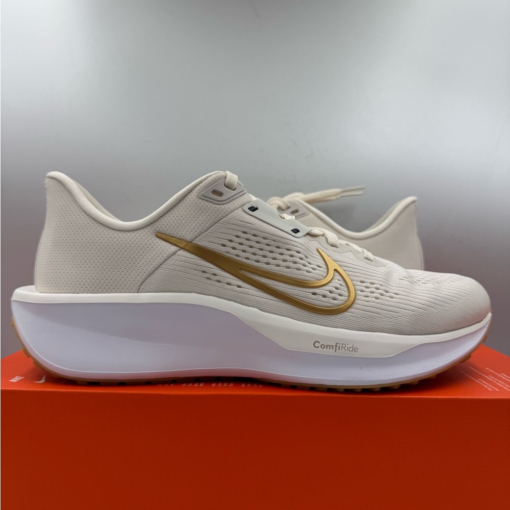 Nike Quest 6 Phantom Metallic Gold BRAND NEW Size 10 Women - Picture 2 of 8